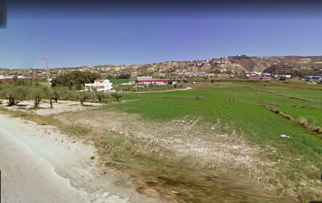 Land in Heraklion, Greece, 2 500 sq.m - picture 1