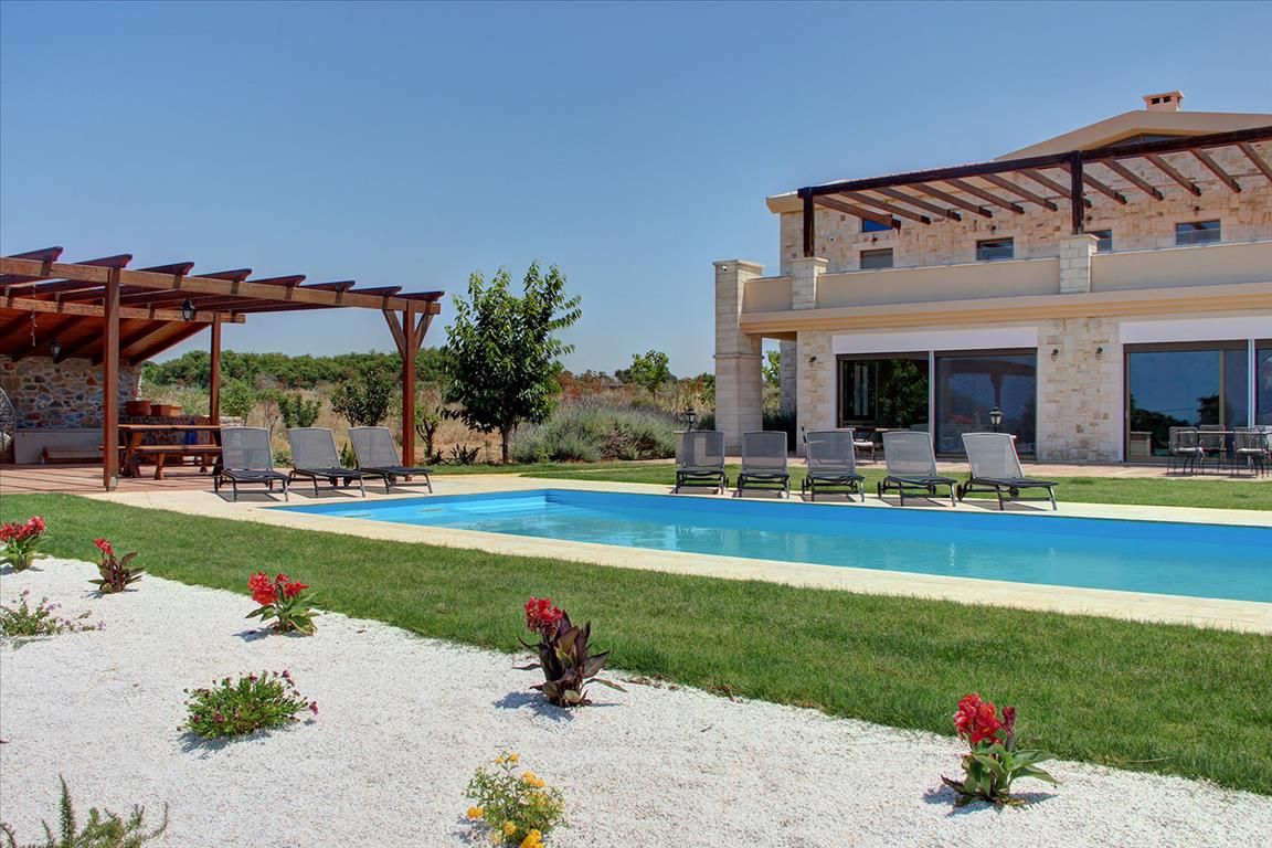 Villa in Chania, Greece, 686 sq.m - picture 1