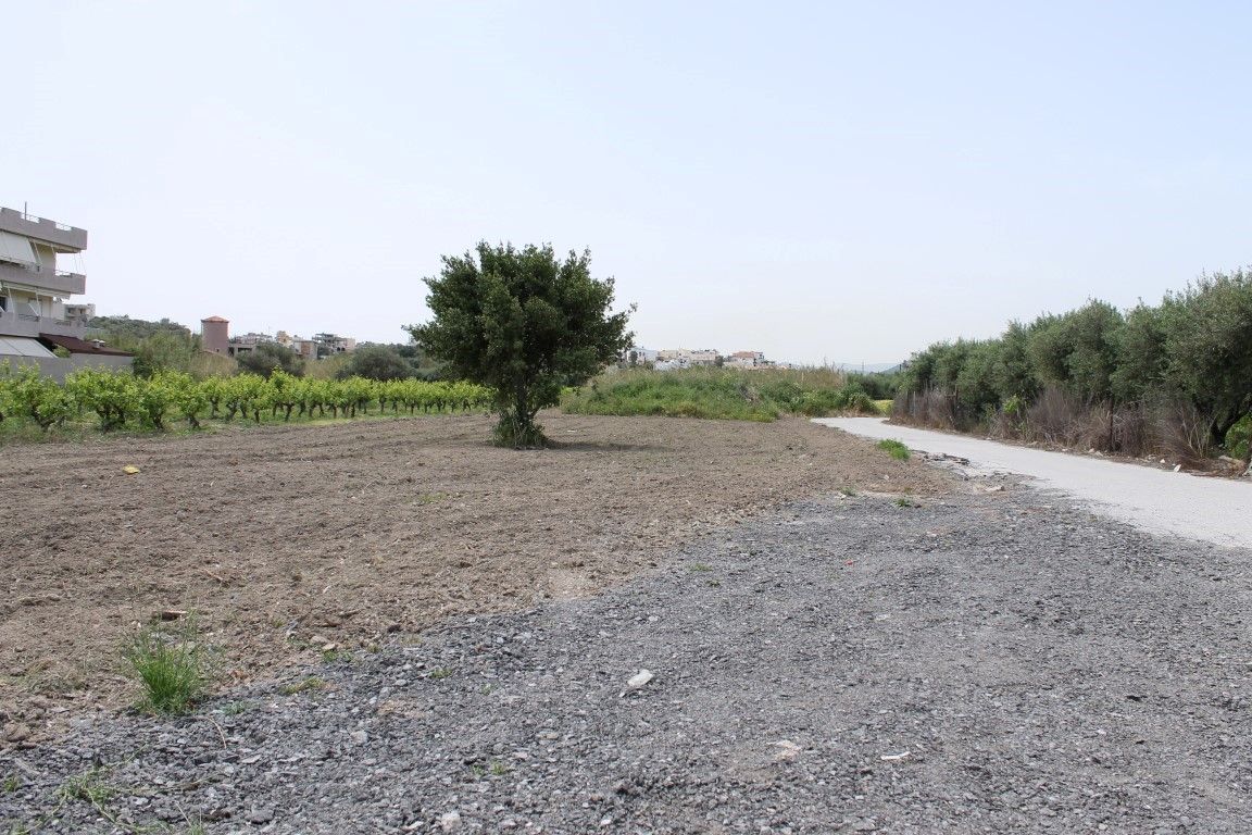 Land in Heraklion, Greece, 2 890 sq.m - picture 1