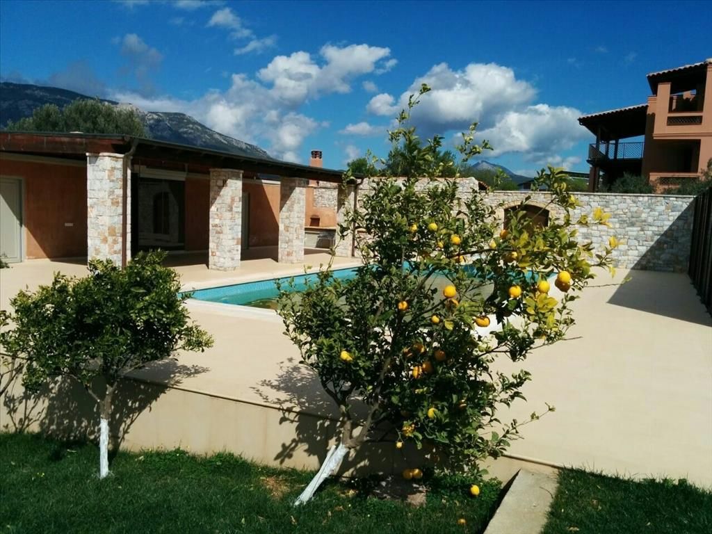 Villa in Corinthia, Greece, 500 sq.m - picture 1