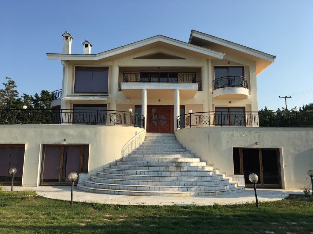 Villa in Thessaloniki, Greece, 1 100 sq.m - picture 1