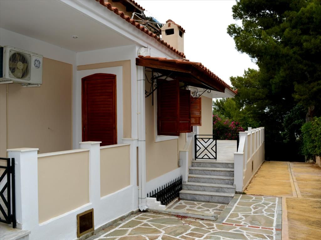 Villa in Rafina, Greece, 395 sq.m - picture 1