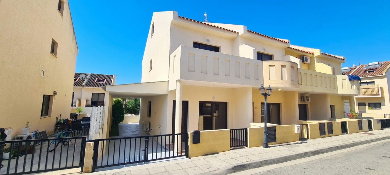 Villa in Larnaca, Cyprus - picture 1