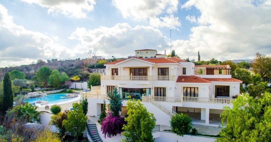 Villa in Paphos, Cyprus, 670 sq.m - picture 1