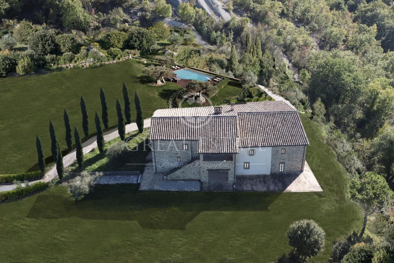 Casa en Gubbio, Italia, 447.15 m2 - imagen 1