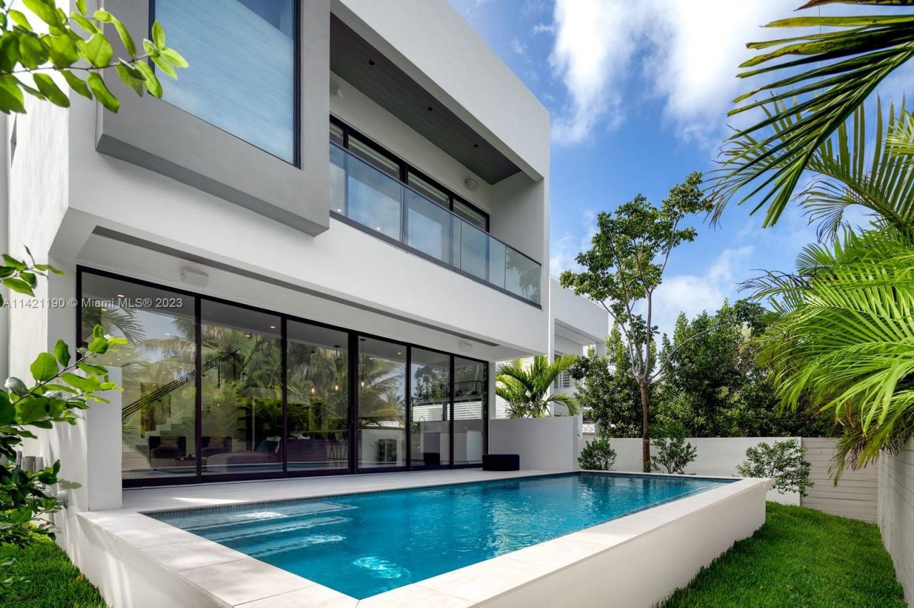Villa en Miami, Estados Unidos, 270 m2 - imagen 1