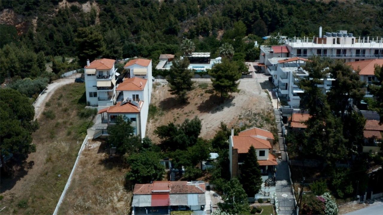 Grundstück in Kassandra, Griechenland, 1 116 m2 - Foto 1