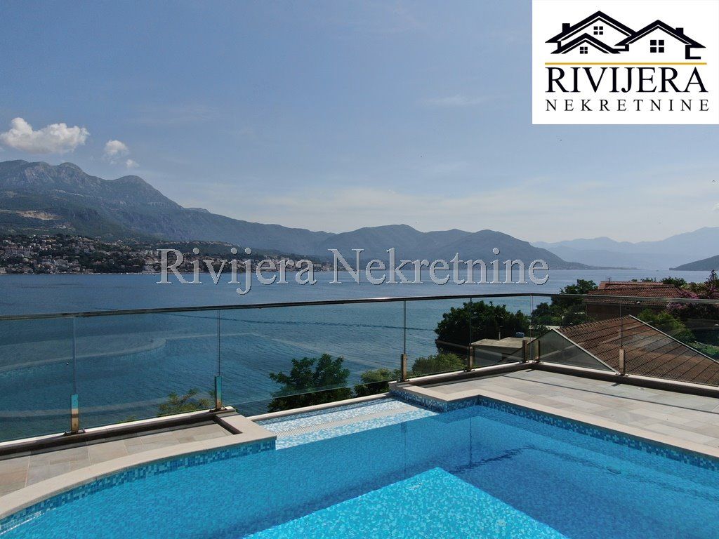 Villa in Herceg-Novi, Montenegro, 285 sq.m - picture 1