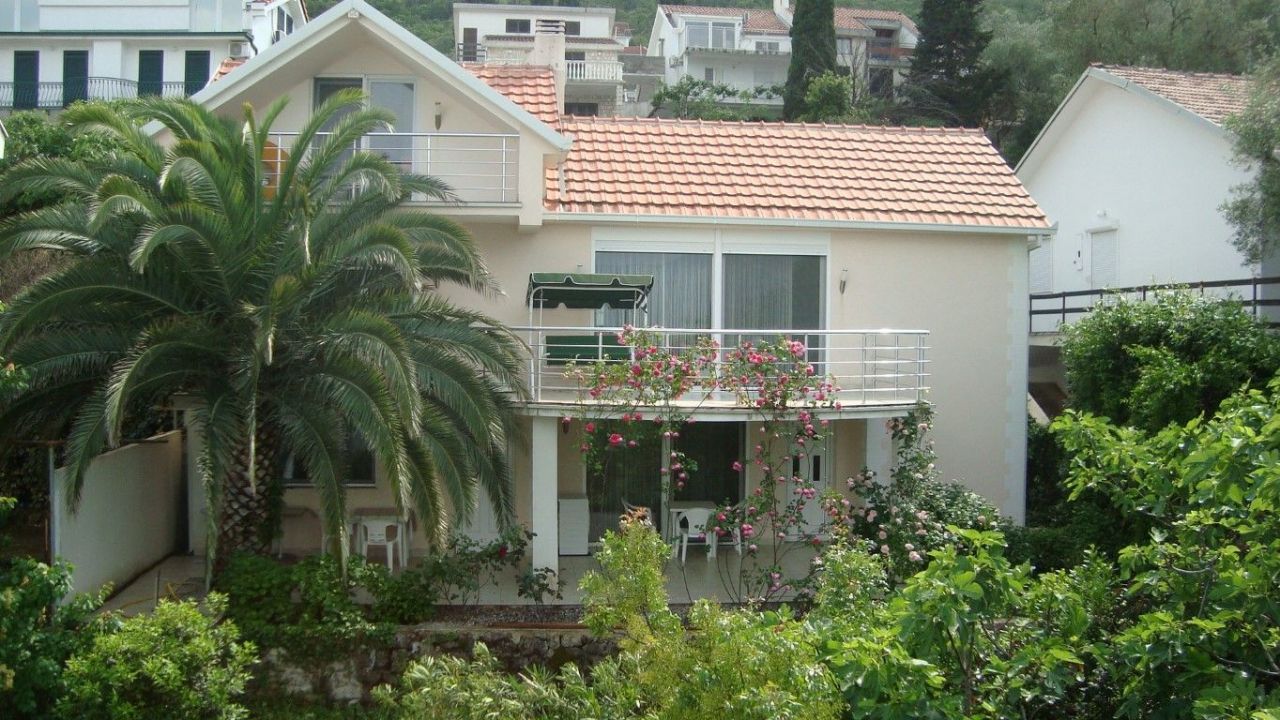 Villa in Krasici, Montenegro, 142 sq.m - picture 1