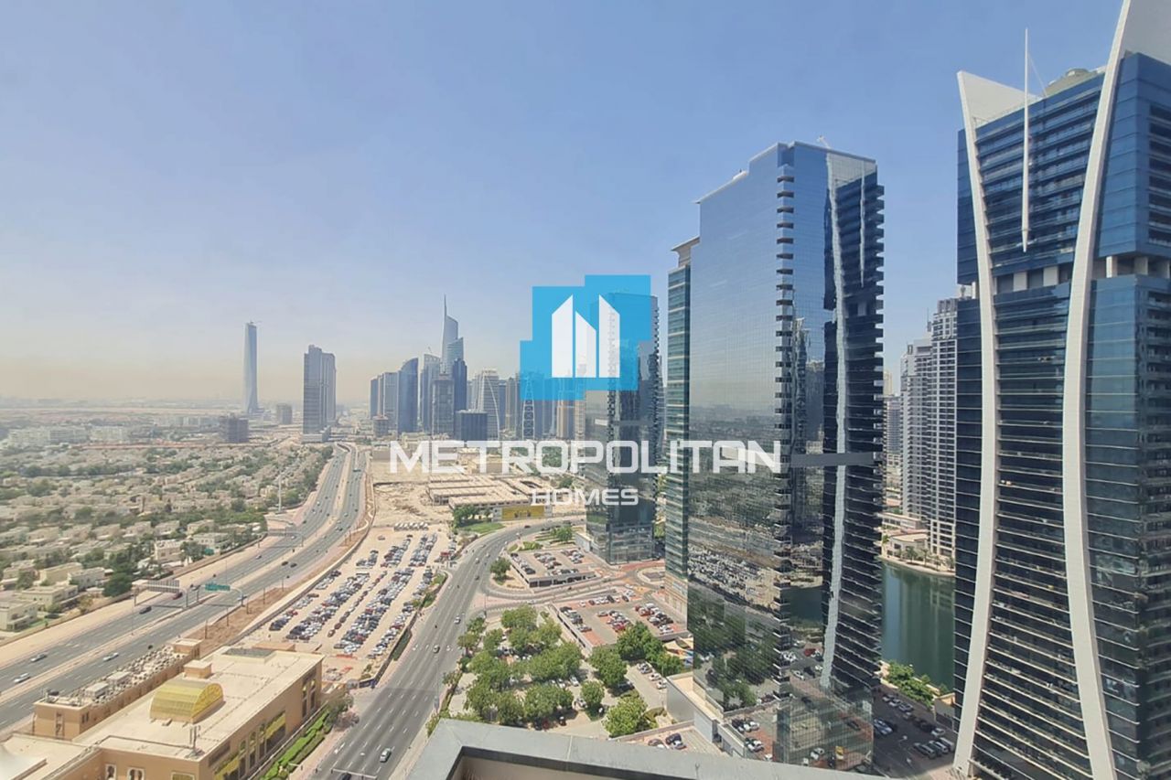 Office in Dubai, UAE, 199 sq.m - picture 1