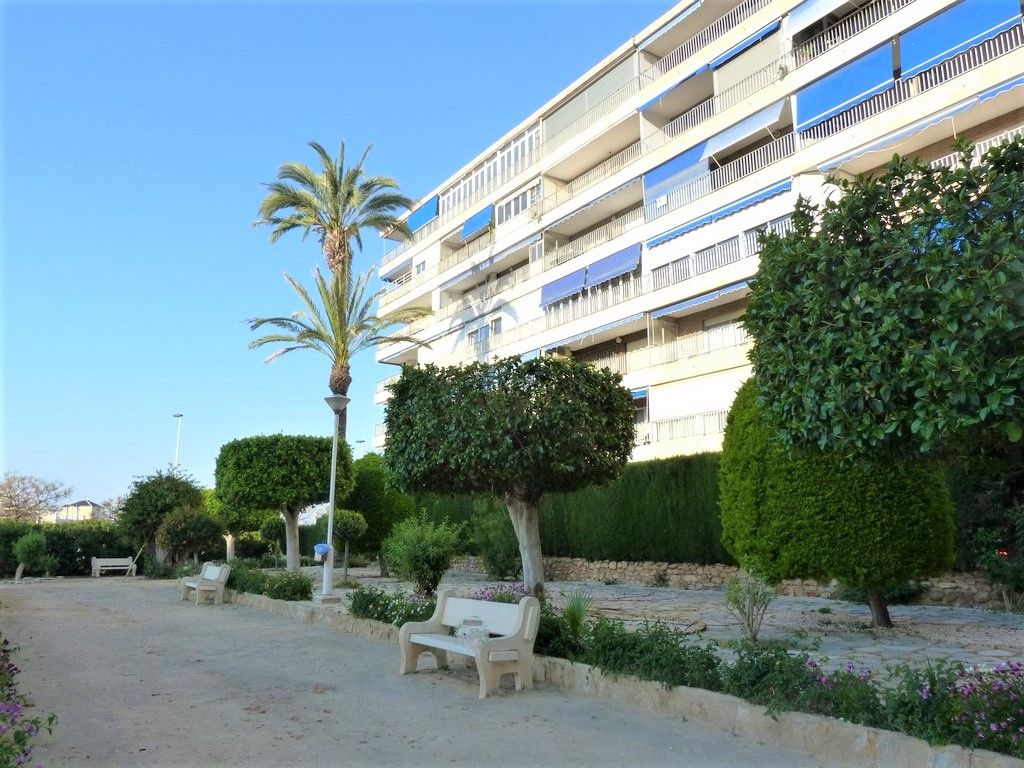 Flat in Torrevieja, Spain, 130 sq.m - picture 1