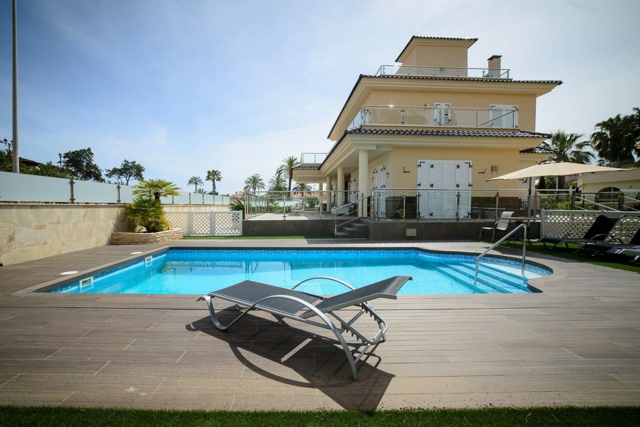 Villa in Orihuela Costa, Spain, 300 sq.m - picture 1