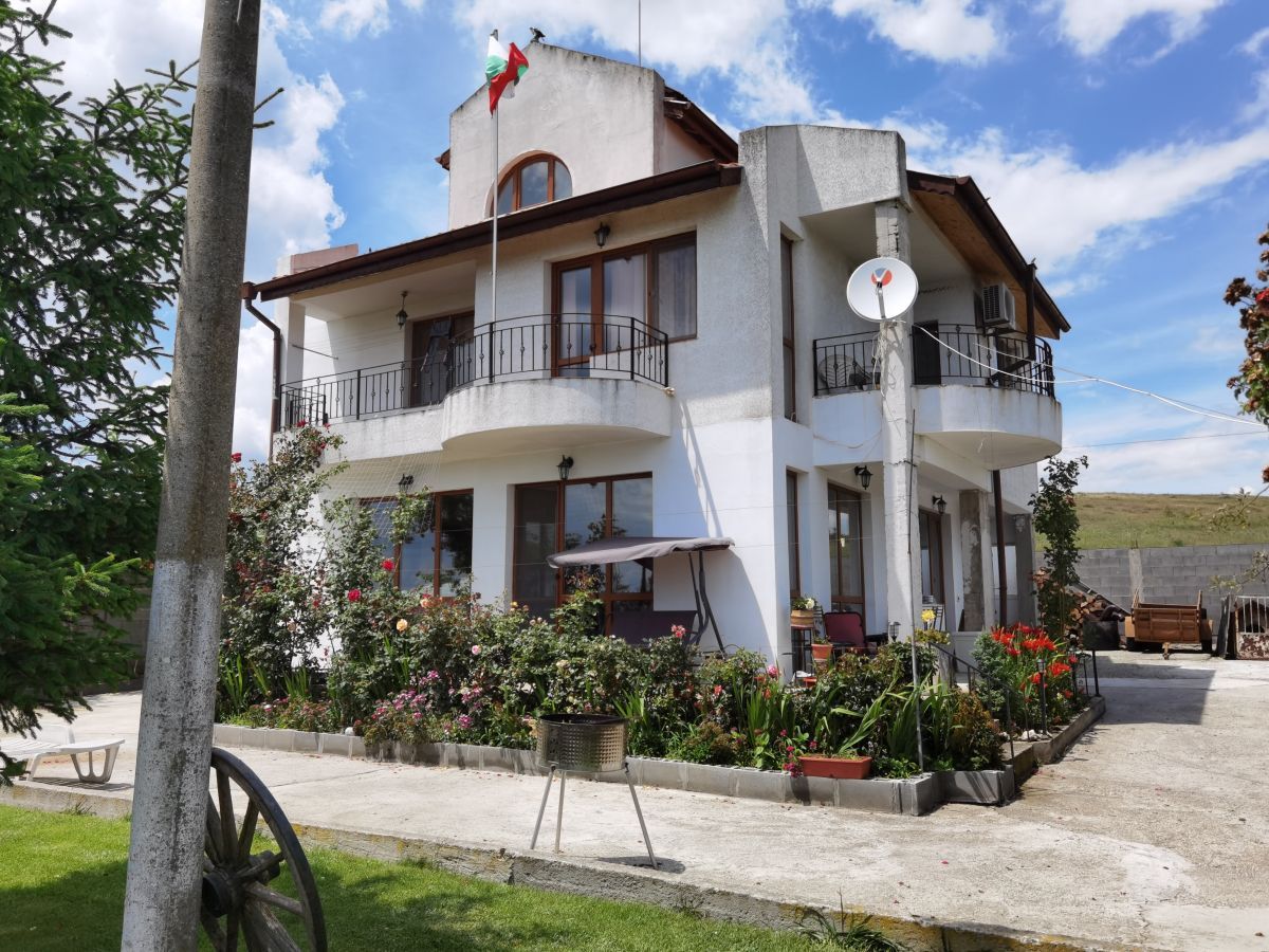 House in Laka, Bulgaria, 170 sq.m - picture 1