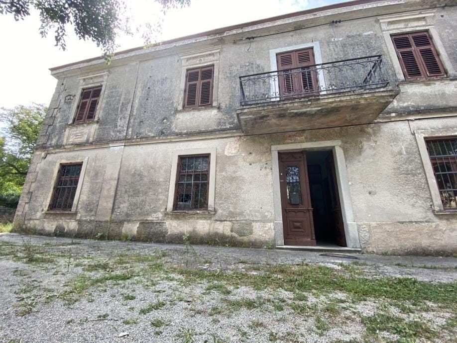House in Buzet, Croatia, 450 sq.m - picture 1