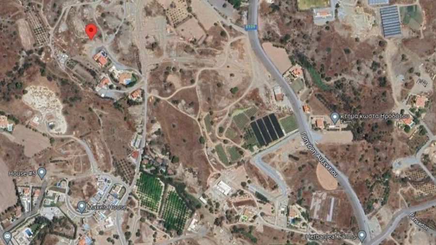 Land in Limassol, Cyprus, 1 673 sq.m - picture 1