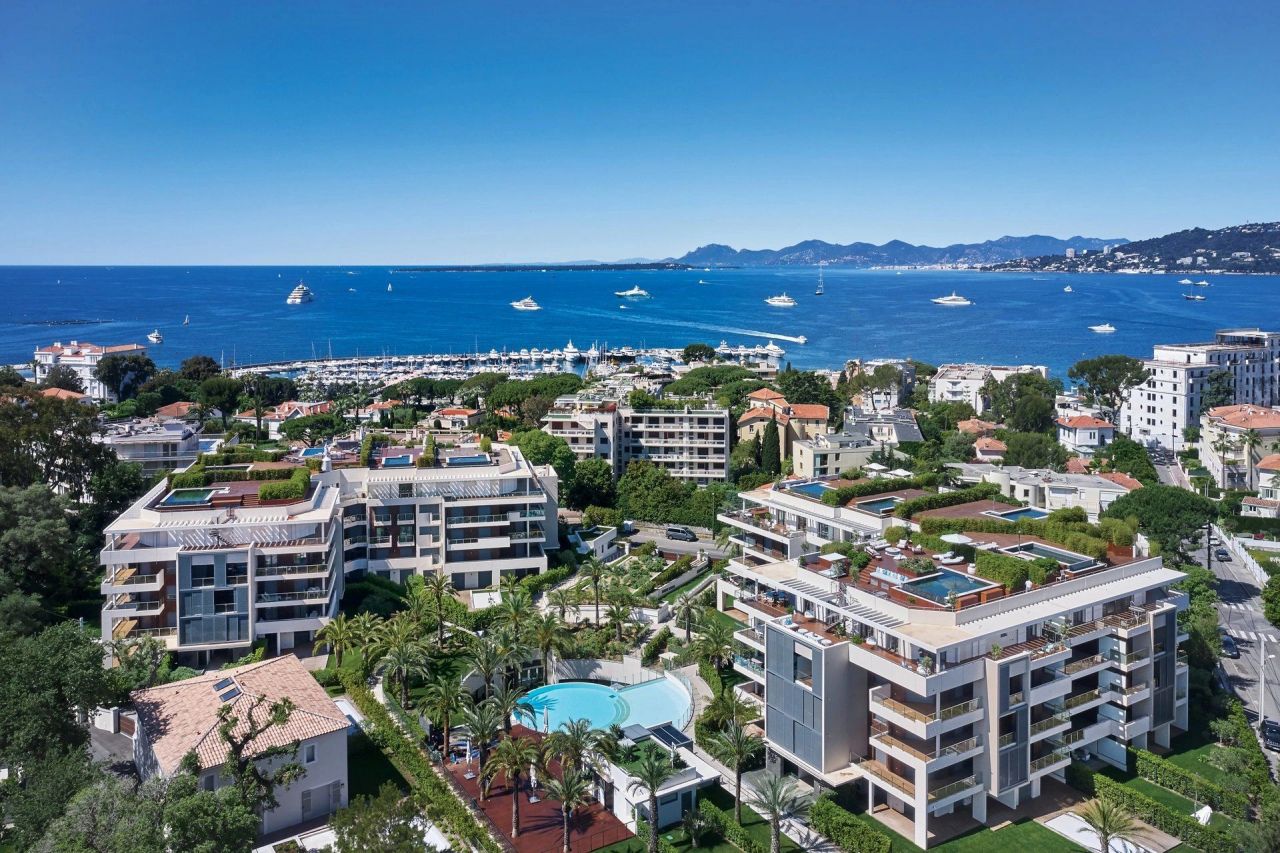 Appartement à Antibes, France, 187 m2 - image 1