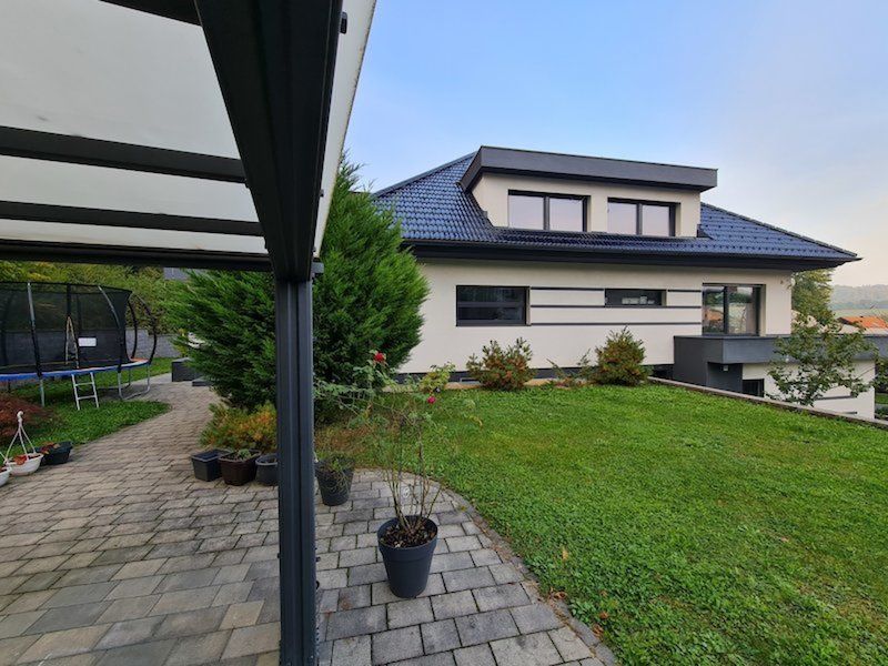 Maison à Grosuplje, Slovénie, 382 m2 - image 1