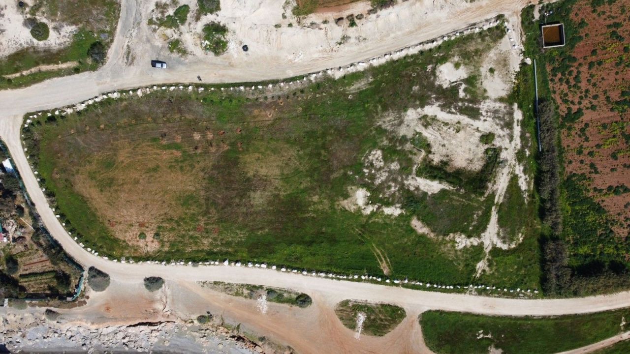 Grundstück in Larnaka, Zypern, 9 996 m2 - Foto 1