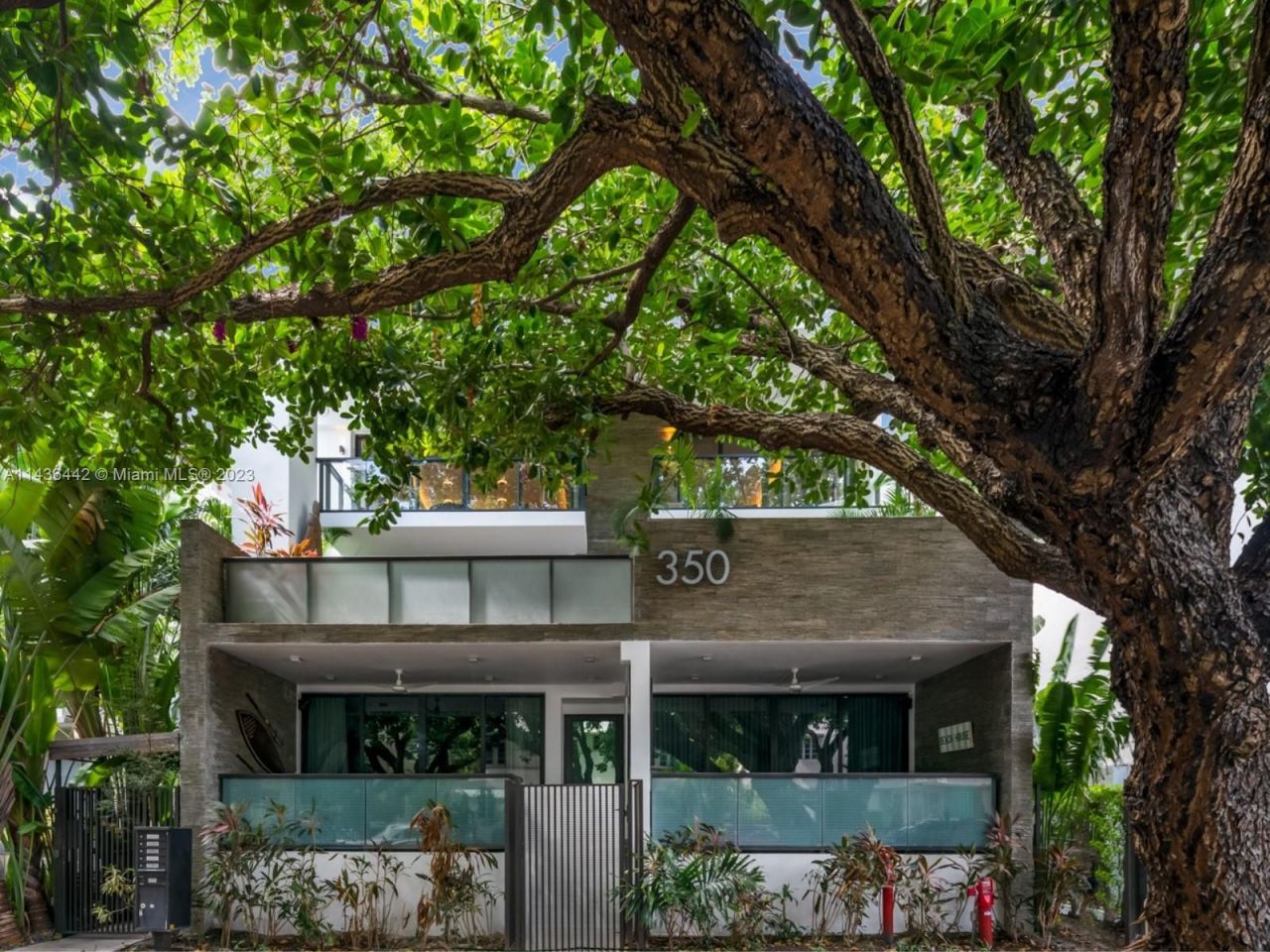 Casa adosada en Miami, Estados Unidos, 2 015 m2 - imagen 1