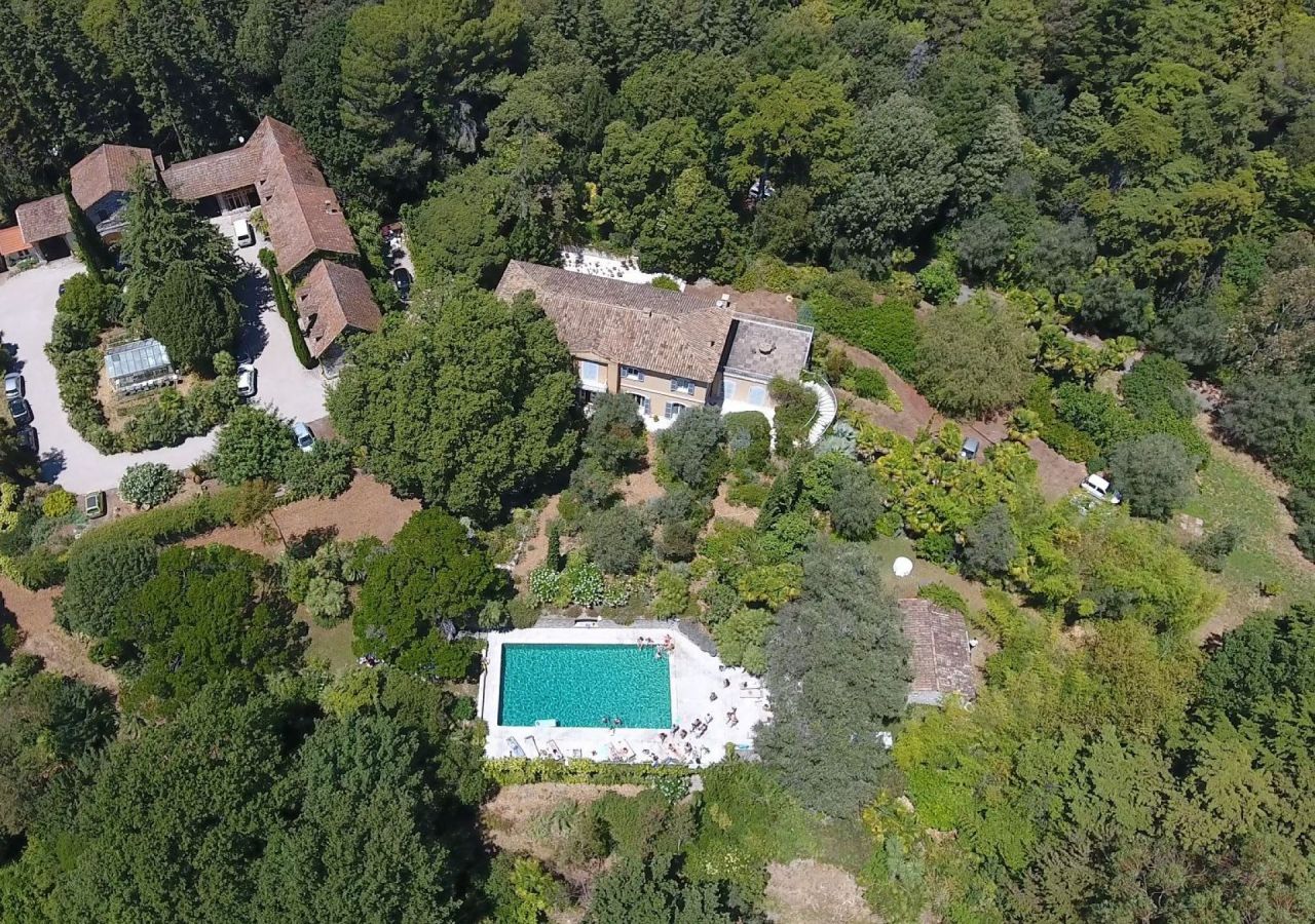 Villa in Villeneuve-Loubet, France - picture 1