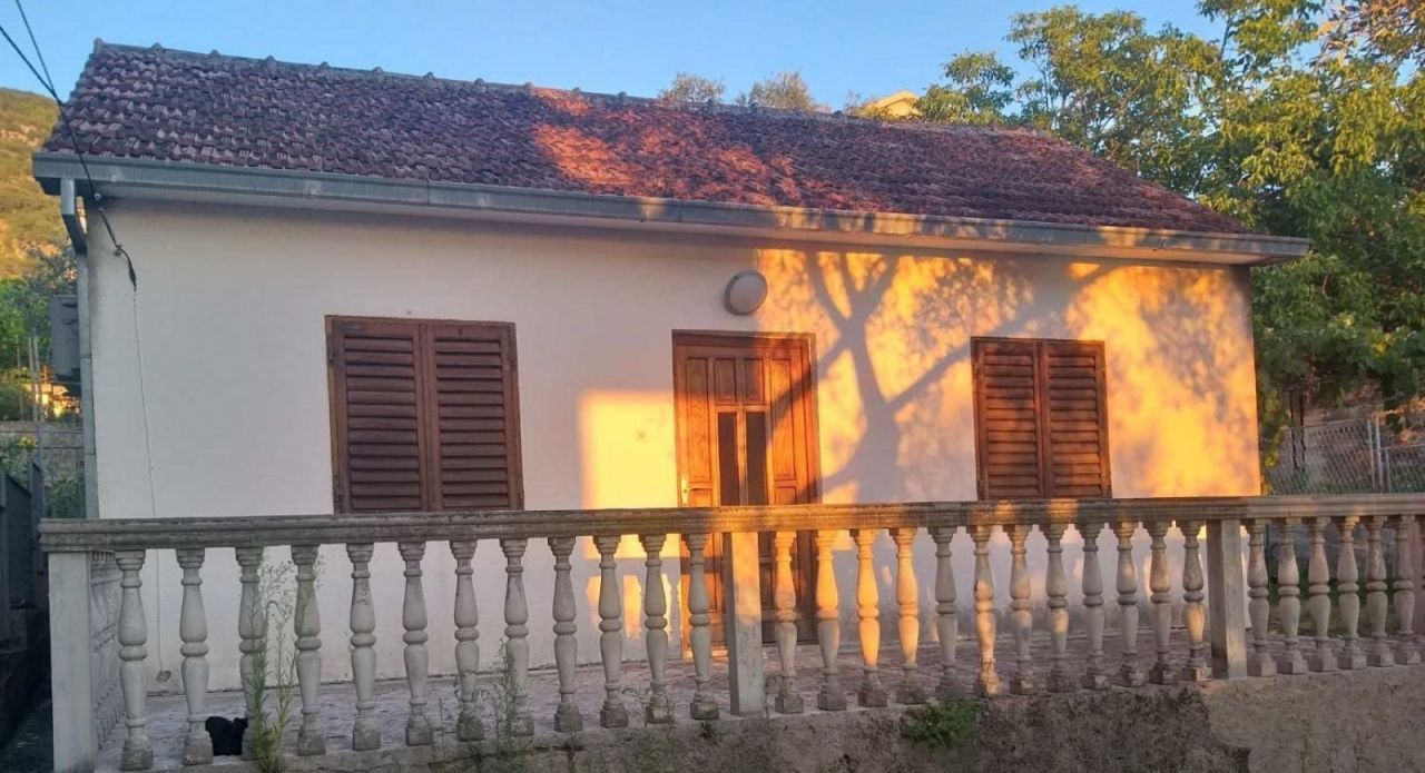 Casa en Tivat, Montenegro, 55 m2 - imagen 1