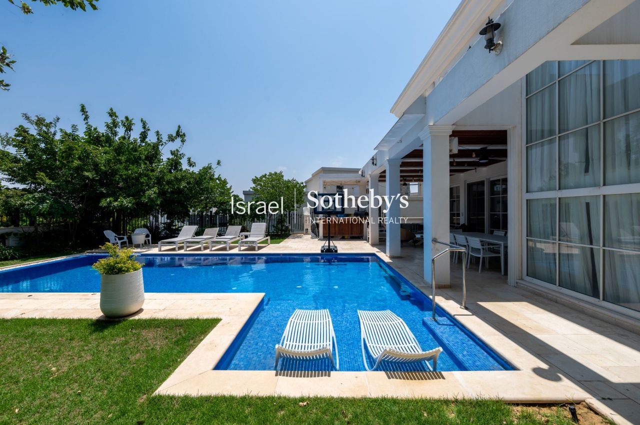 Villa in Caesarea, Israel, 550 sq.m - picture 1
