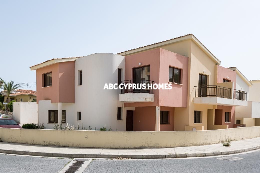 Commercial apartment building in Paphos, Cyprus, 615 sq.m - picture 1