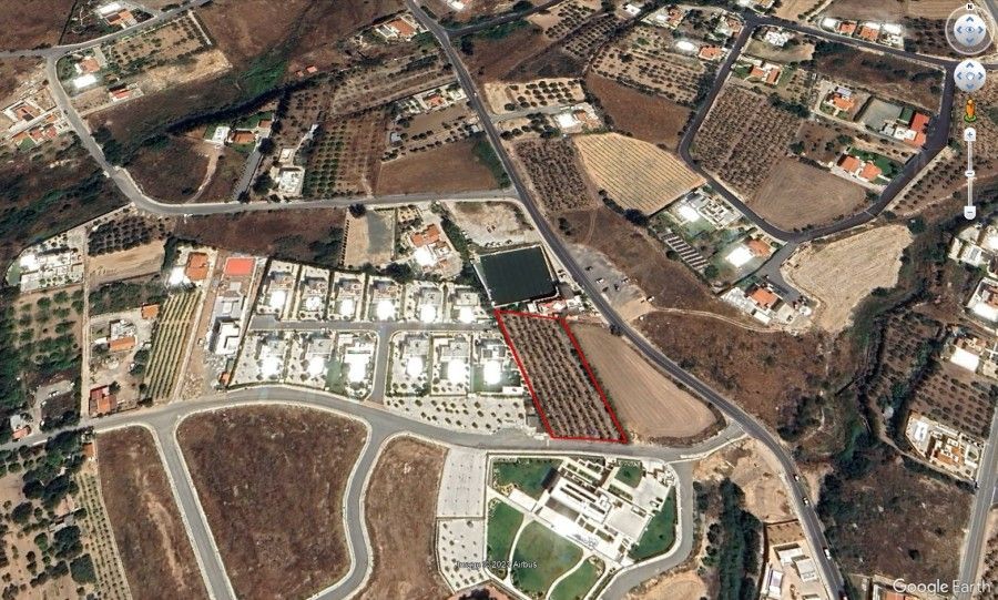Land in Paphos, Cyprus, 2 712 sq.m - picture 1