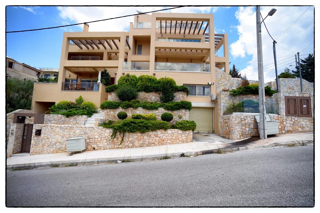Villa in Voula, Greece, 500 sq.m - picture 1