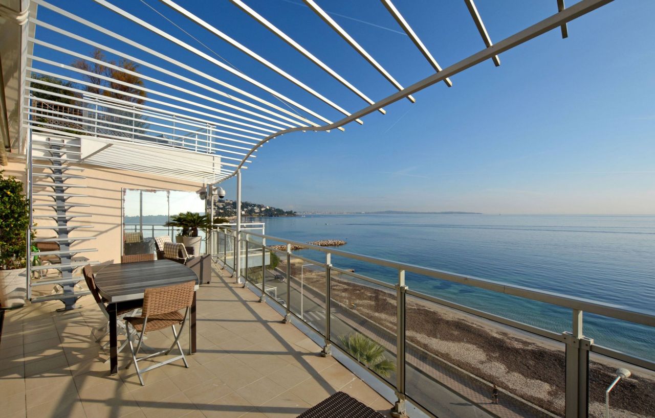 Apartment in Cannes, France, 220 sq.m - picture 1