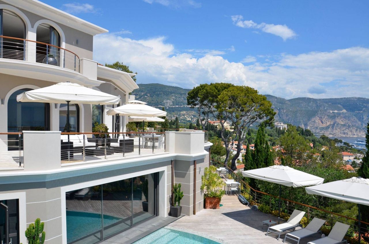 Villa sur le Cap Ferrat, France, 1 200 m2 - image 1