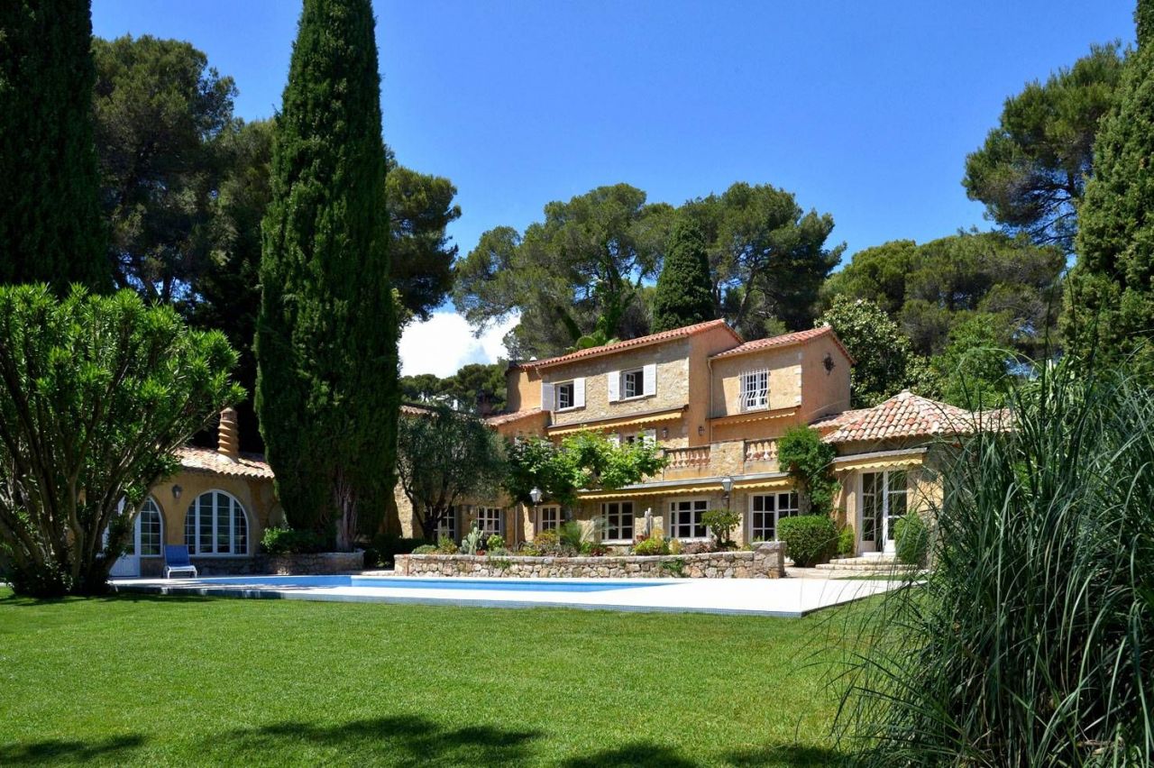 Villa in Juan-les-Pins, France, 450 sq.m - picture 1