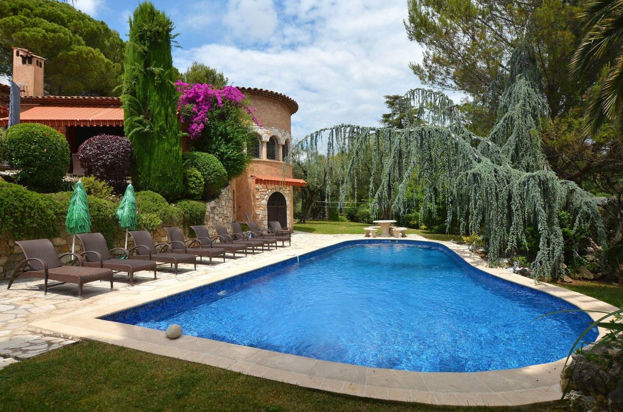 Villa in Cagnes-sur-Mer, Frankreich, 300 m2 - Foto 1