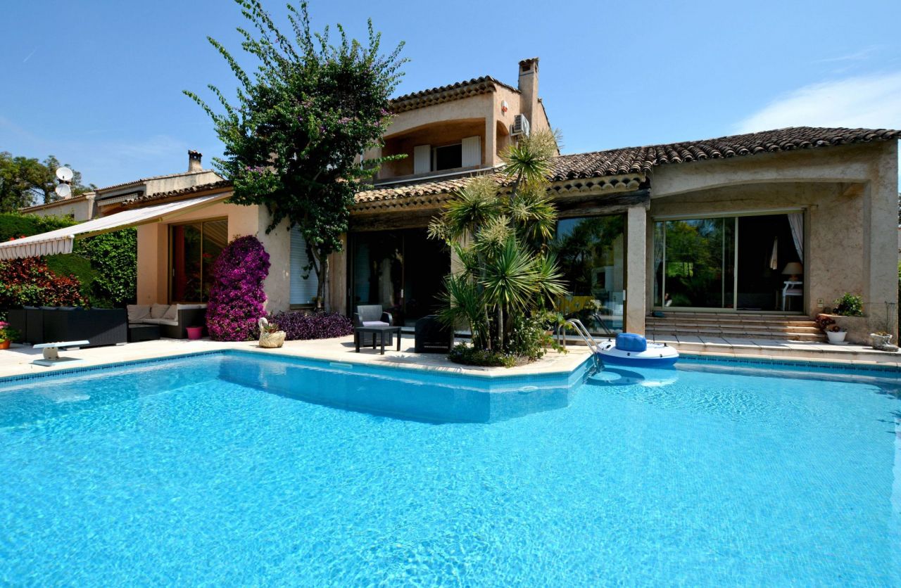 Villa in Juan-les-Pins, France, 250 sq.m - picture 1