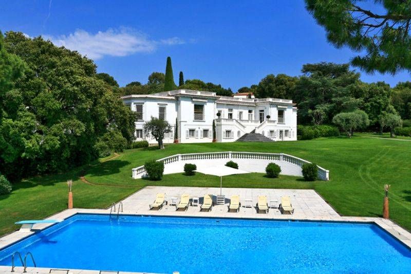 Villa in Antibes, France, 1 300 sq.m - picture 1