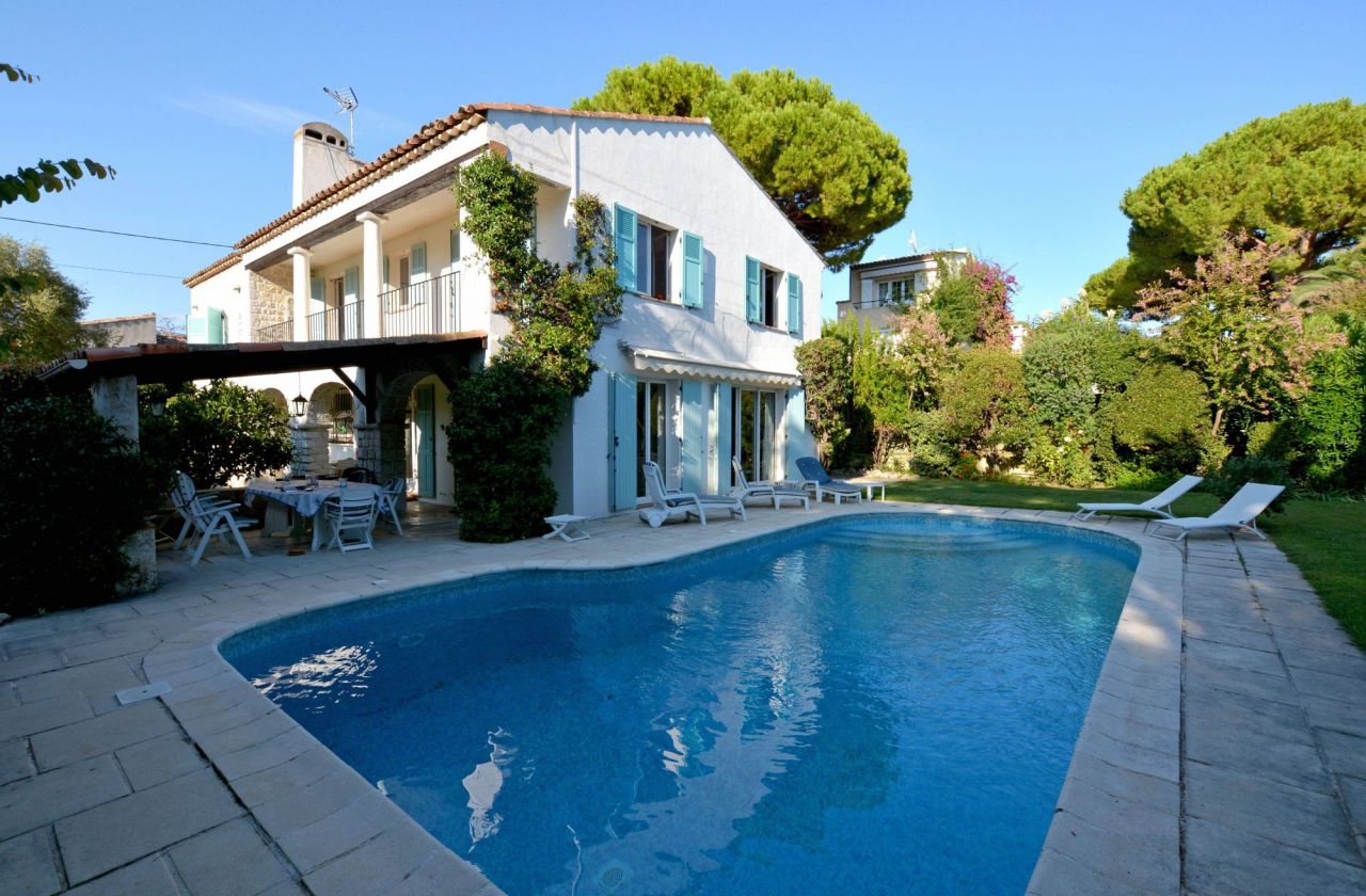Villa in Antibes, France, 230 sq.m - picture 1