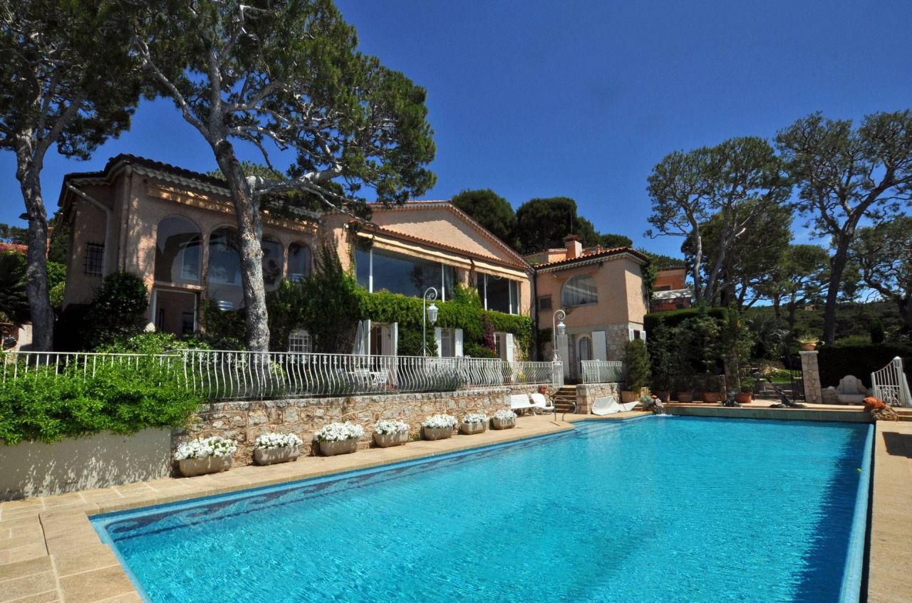 Villa on Cap-Ferrat, France, 400 sq.m - picture 1