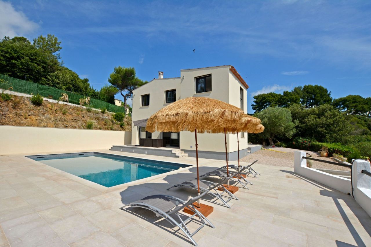 Villa in Antibes, France, 170 sq.m - picture 1