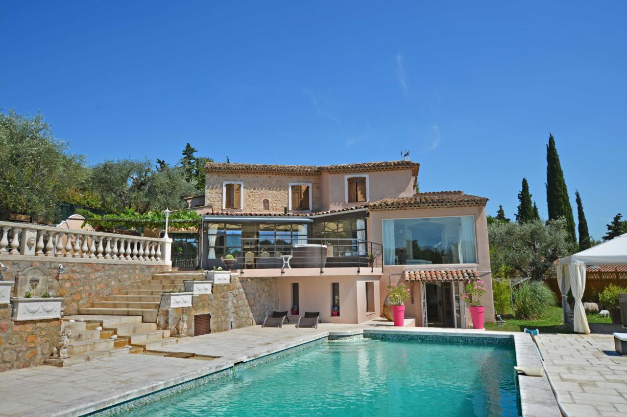 Villa in Mougins, France, 350 sq.m - picture 1