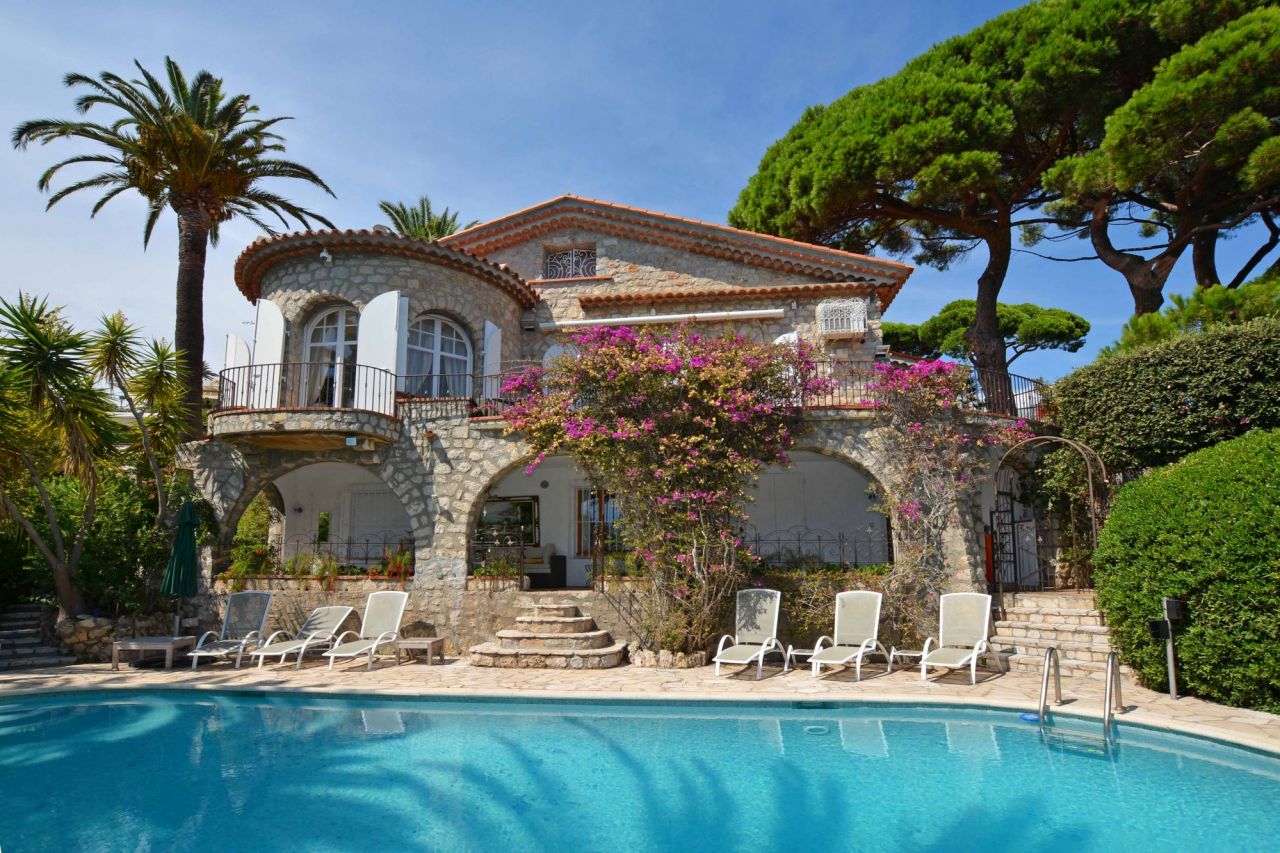 Villa in Cannes, France, 300 sq.m - picture 1