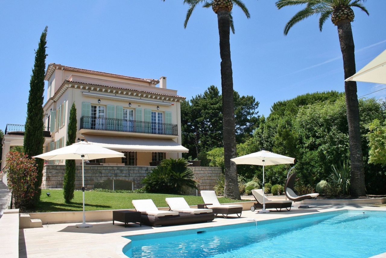 Villa in Antibes, France, 300 sq.m - picture 1