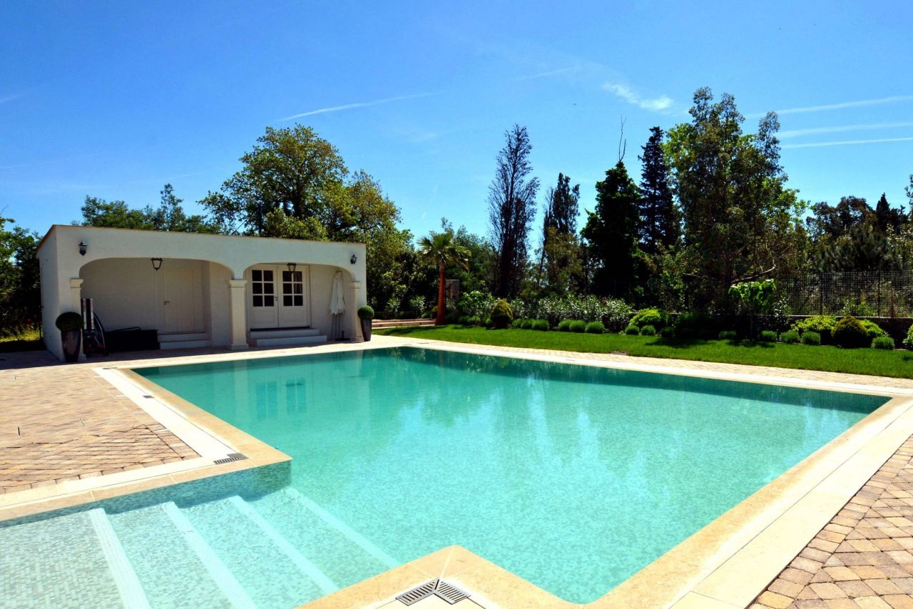 Villa in Saint-Tropez, France, 400 sq.m - picture 1