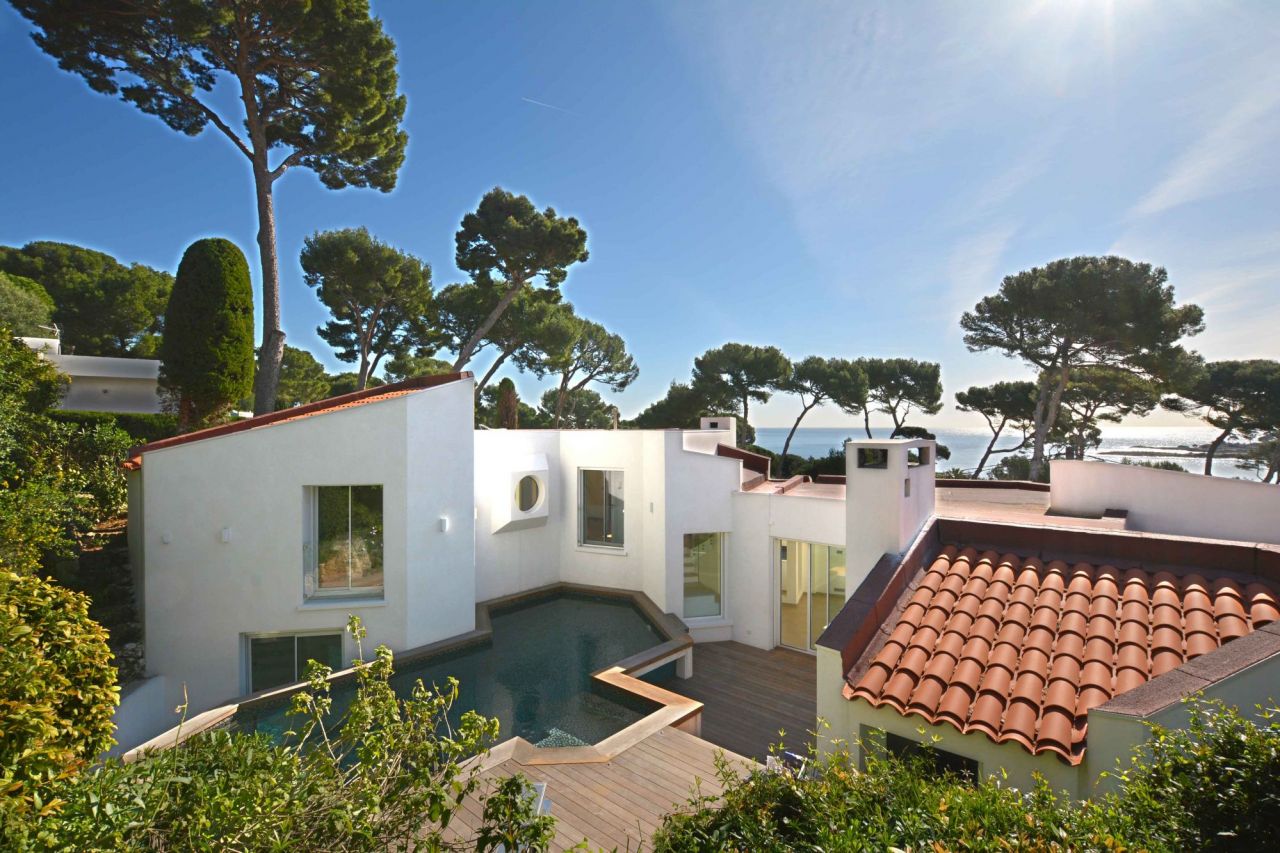 Villa in Antibes, France, 250 sq.m - picture 1