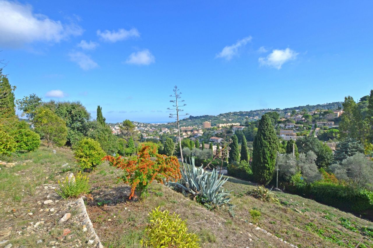 Land in Cannes, France, 24 854 sq.m - picture 1