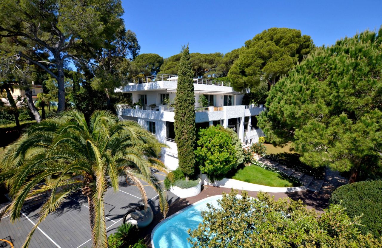 Villa in Roquebrune Cap Martin, France, 1 000 sq.m - picture 1