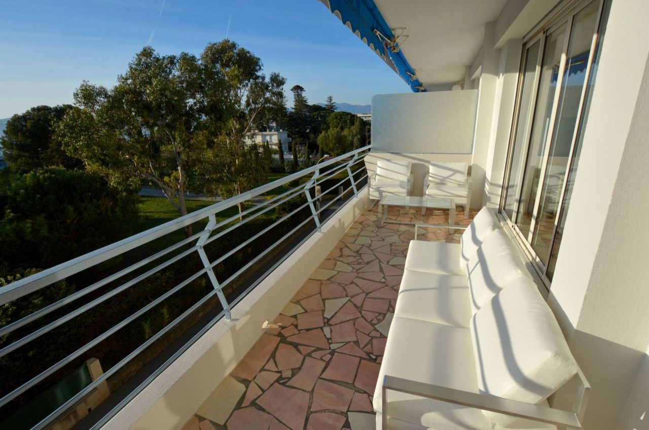 Appartement à Antibes, France, 96 m2 - image 1