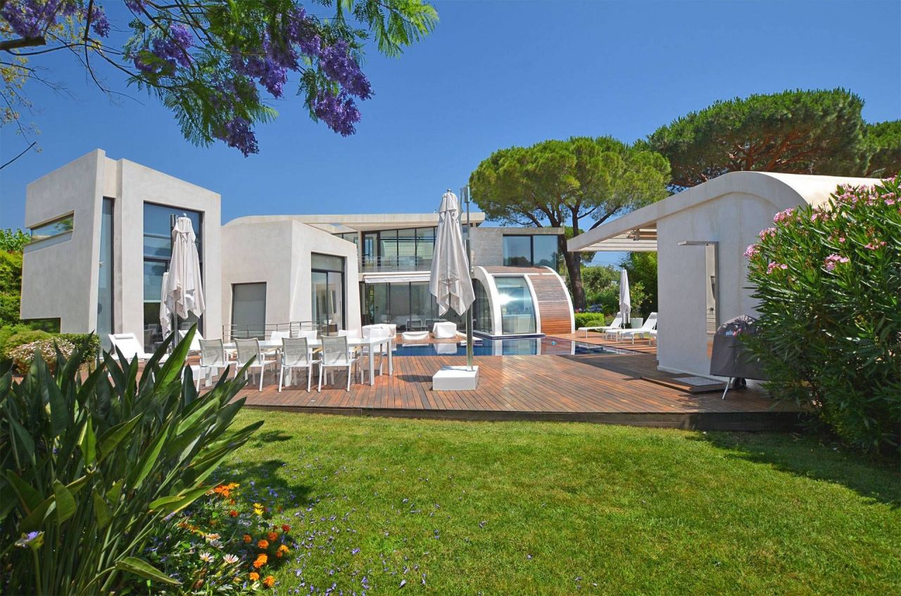 Villa à Saint-Tropez, France, 282 m2 - image 1