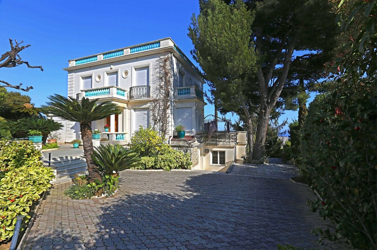Villa in Nice, France, 600 sq.m - picture 1