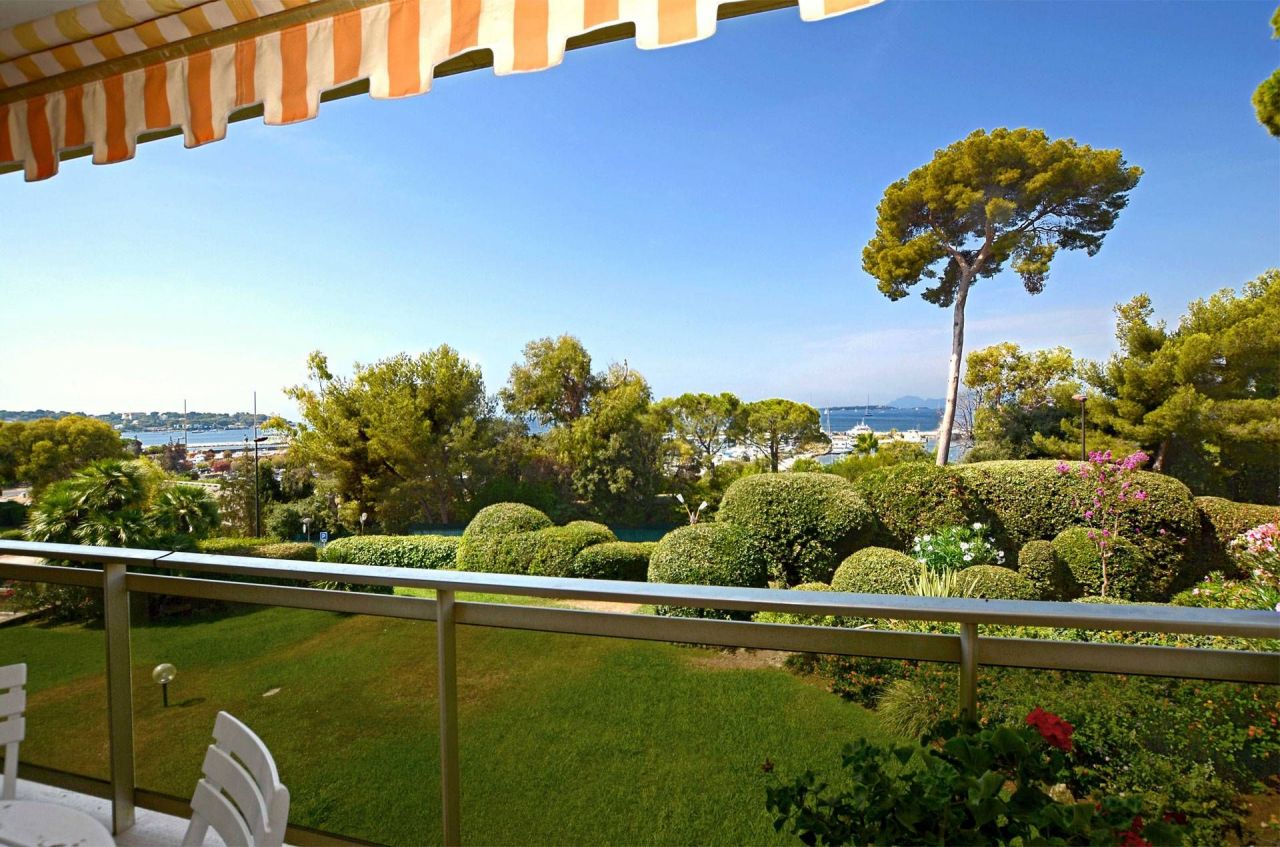 Appartement à Antibes, France, 80 m2 - image 1