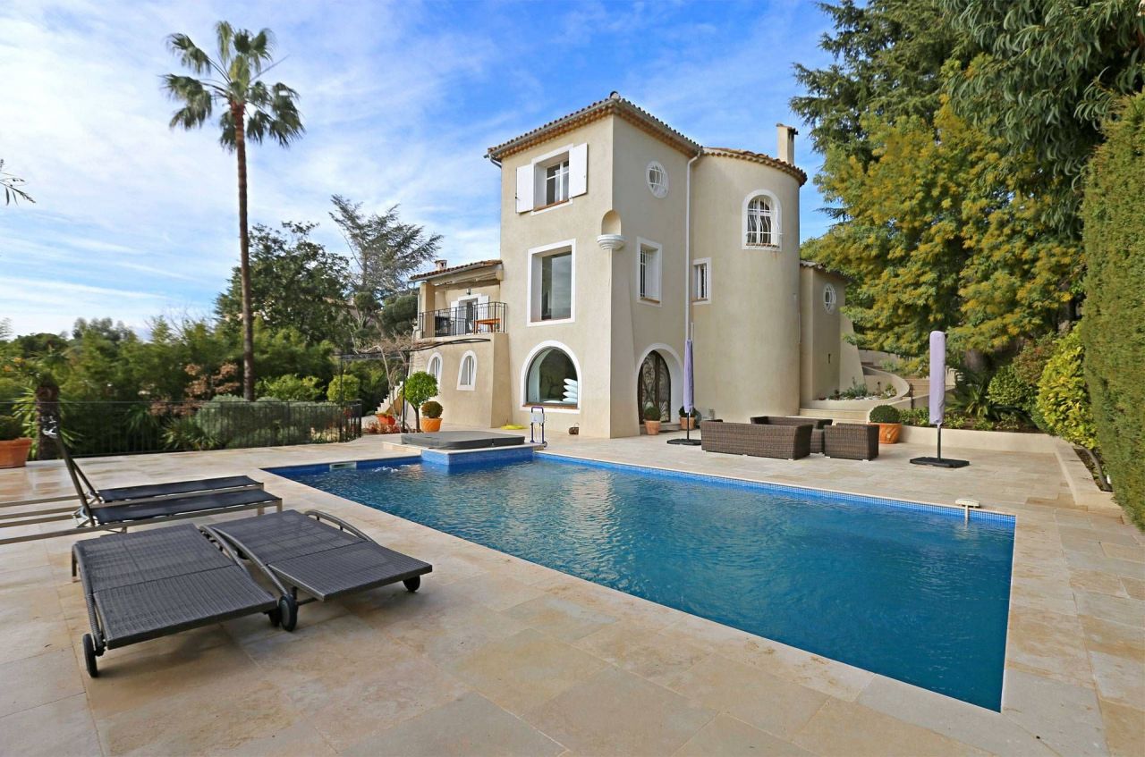 Villa in Cannes, France, 270 sq.m - picture 1